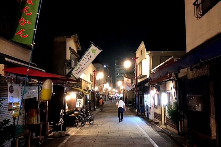 夜を歩く 江戸情緒と粋な東京の下町散歩 門前仲町 深川 清澄白河 編 Tripio Studio Iota Label 日本 世界の不思議をあるこう